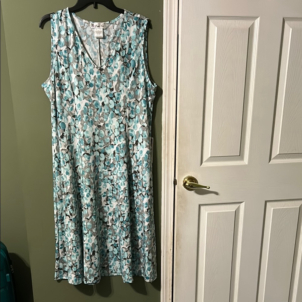 Elegant Floral V-Neck Midi Dress - teal, gray and White